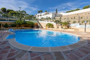בריכת השחייה שנמצאת ב-Finca Monte Mare - 3 bedrooms - private pool - quiet - stunning sea view או באזור