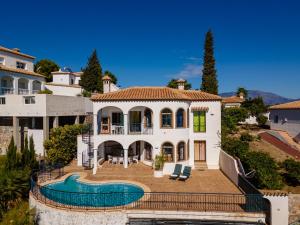 Casa blanca grande con piscina en Finca Monte Mare - 3 bedrooms - private pool - quiet - stunning sea view, en Salobreña