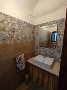 a bathroom with a sink and a mirror at Casa Laura in Corfinio +50 photos