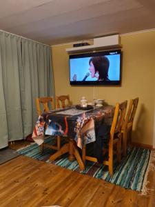 Televízia a/alebo spoločenská miestnosť v ubytovaní Apartment Heiko