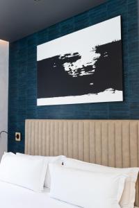 Llit o llits en una habitació de Century City Hotel Bridgewater