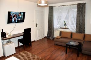 a living room with a couch and a desk at Pokoje gościnne Fermata in Kazimierz Dolny