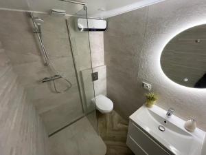 Koupelna v ubytování Nice Renting - MASSENA - LOFT - HEART of VIEIL ANTIBES - THE MARKET WITH SEA VIEW + 36 fotografií