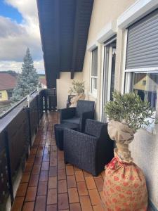 Balkón nebo terasa v ubytování Ferienwohnung Pension Am Berg