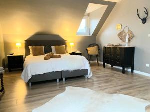 A bed or beds in a room at Maison de Marcel Big house near centre free parking