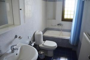 Koupelna v ubytování Guesthouse Kalosorisma + 37 fotografií