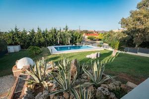The swimming pool at or close to Villa Detoro