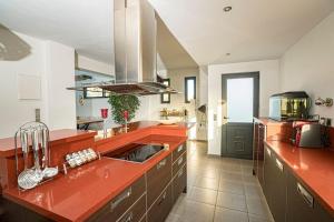 A kitchen or kitchenette at Villa Detoro