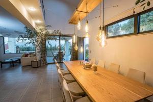 A seating area at Villa Detoro
