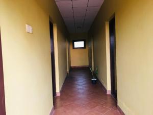 Una televisión o centro de entretenimiento en Guesthouse Panorama