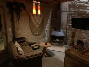 O zonă de relaxare la Boutique Cottage - Sauna and Jacuzzi - El Clandestino