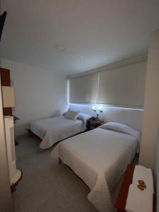Hotel Manhattan Barbosa客房内的一张或多张床位