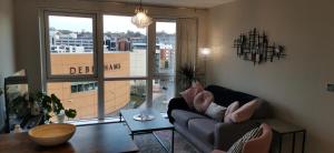 a living room with a couch and a table at The Metalworks by Ritual Stays in Hemel Hempstead