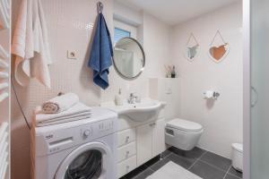 Ένα μπάνιο στο Apartment Gabriella +64 φωτογραφίες