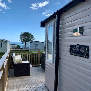 Μπαλκόνι ή βεράντα στο Lydstep Beach BayView 3-Bedroom Holiday Home