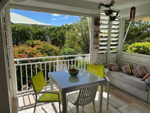 En balkon eller terrasse på Couleur Caraïbes