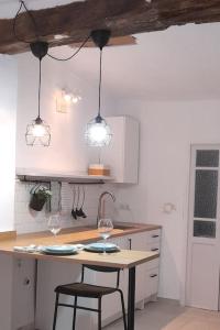 Una cocina o zona de cocina en Estudio con encanto Ubrique wifi