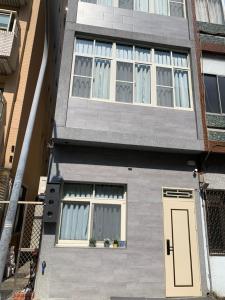 El edificio en el que está la casa de vacaciones