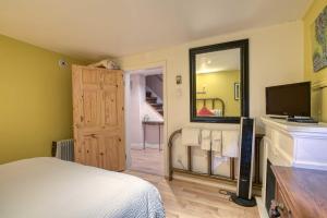 Postel nebo postele na pokoji v ubytování La Loggia Art B&B