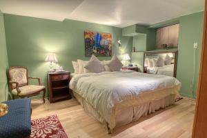 a bedroom with a large bed and a mirror at La Loggia Art B&B in Montreal