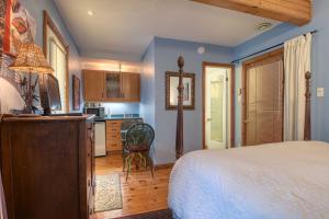 Postel nebo postele na pokoji v ubytování La Loggia Art B&B