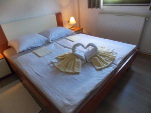 Postel nebo postele na pokoji v ubytování Apartments Smirnov