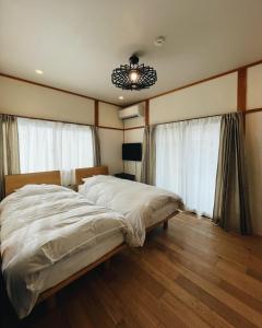 a bedroom with a bed and a ceiling fan at Brücke Arima KOBE in Kobe