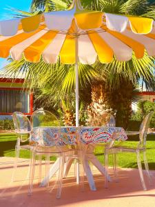 Zahrada ubytování A PLACE IN THE SUN Hotel - ADULTS ONLY Big Units, 24h Heated Pool & Spa in 1 Acre Park Prime Location, DOG Friendly, TOP Midcentury Modern Boutique Hotel