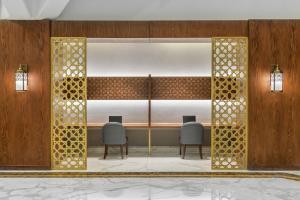 Posezení v ubytování Makarem Ajyad Makkah Hotel