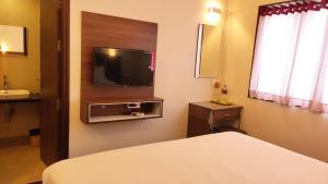Postel nebo postele na pokoji v ubytování Hotel Rhythm Grand Suite
