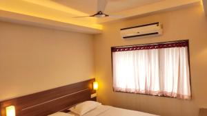 Postel nebo postele na pokoji v ubytování Hotel Rhythm Grand Suite