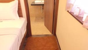 Postel nebo postele na pokoji v ubytování Hotel Rhythm Grand Suite