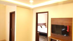 Postel nebo postele na pokoji v ubytování Hotel Rhythm Grand Suite