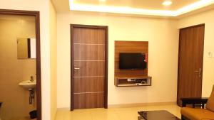 TV a/nebo společenská místnost v ubytování Hotel Rhythm Grand Suite
