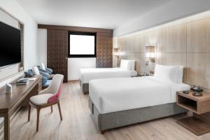 Postel nebo postele na pokoji v ubytování Makarem Ajyad Makkah Hotel
