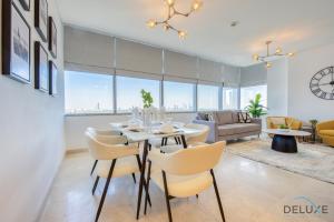 Posezení v ubytování Cheerful 2BR at Sky Gardens DIFC by Deluxe Holiday Homes