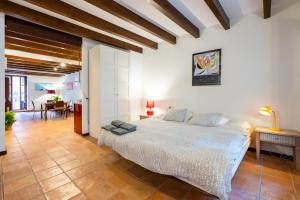A bed or beds in a room at POC A POC SUITES