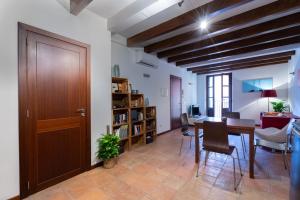 A seating area at POC A POC SUITES
