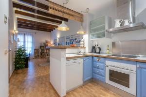 A kitchen or kitchenette at POC A POC SUITES
