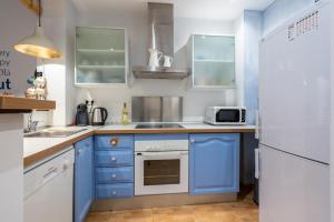 A kitchen or kitchenette at POC A POC SUITES