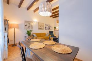 A seating area at POC A POC SUITES