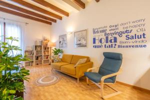 A seating area at POC A POC SUITES