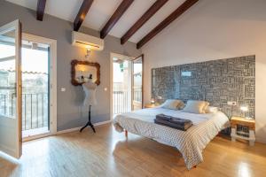 A bed or beds in a room at POC A POC SUITES