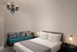 Postel nebo postele na pokoji v ubytování Occhio Luxury Villas Santorini with private pool + 37 fotografií