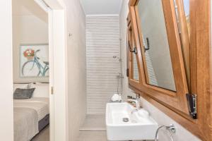 Ванная комната в Seaview Apartment SUNRISE Near To Falassarna Beach