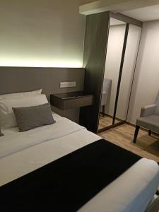 Postel nebo postele na pokoji v ubytování Maritime Luxury Two Bedroom Suite Karpah Signh Drive