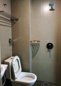 Koupelna v ubytování Maritime Luxury Two Bedroom Suite Karpah Signh Drive