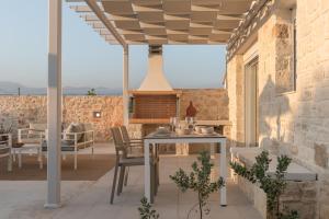 Balkón alebo terasa v ubytovaní Evaero Villas I, II, III, IV, Family Retreats, By ThinkVilla