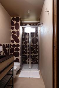 a bathroom with a shower and two toilets at B&B Giardinello in Comiso