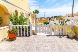 Balkón nebo terasa v ubytování Fabulous 3 Bed House with 4 communal pools